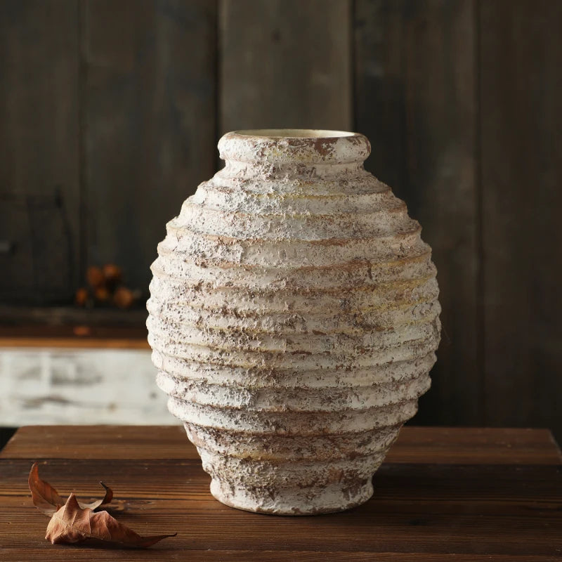 Daya Vase