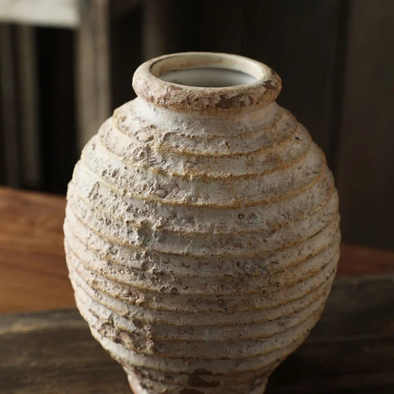 Daya Vase